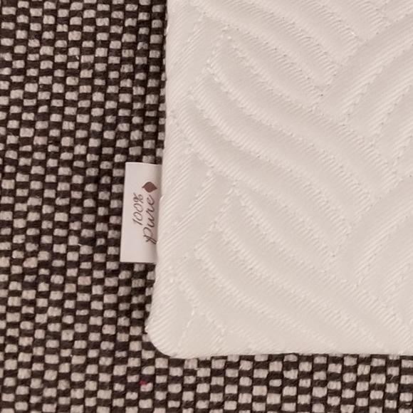 White anything bag from 100% Pure. makeup bag, travel pouch, rose gold - Picture 5 of 5